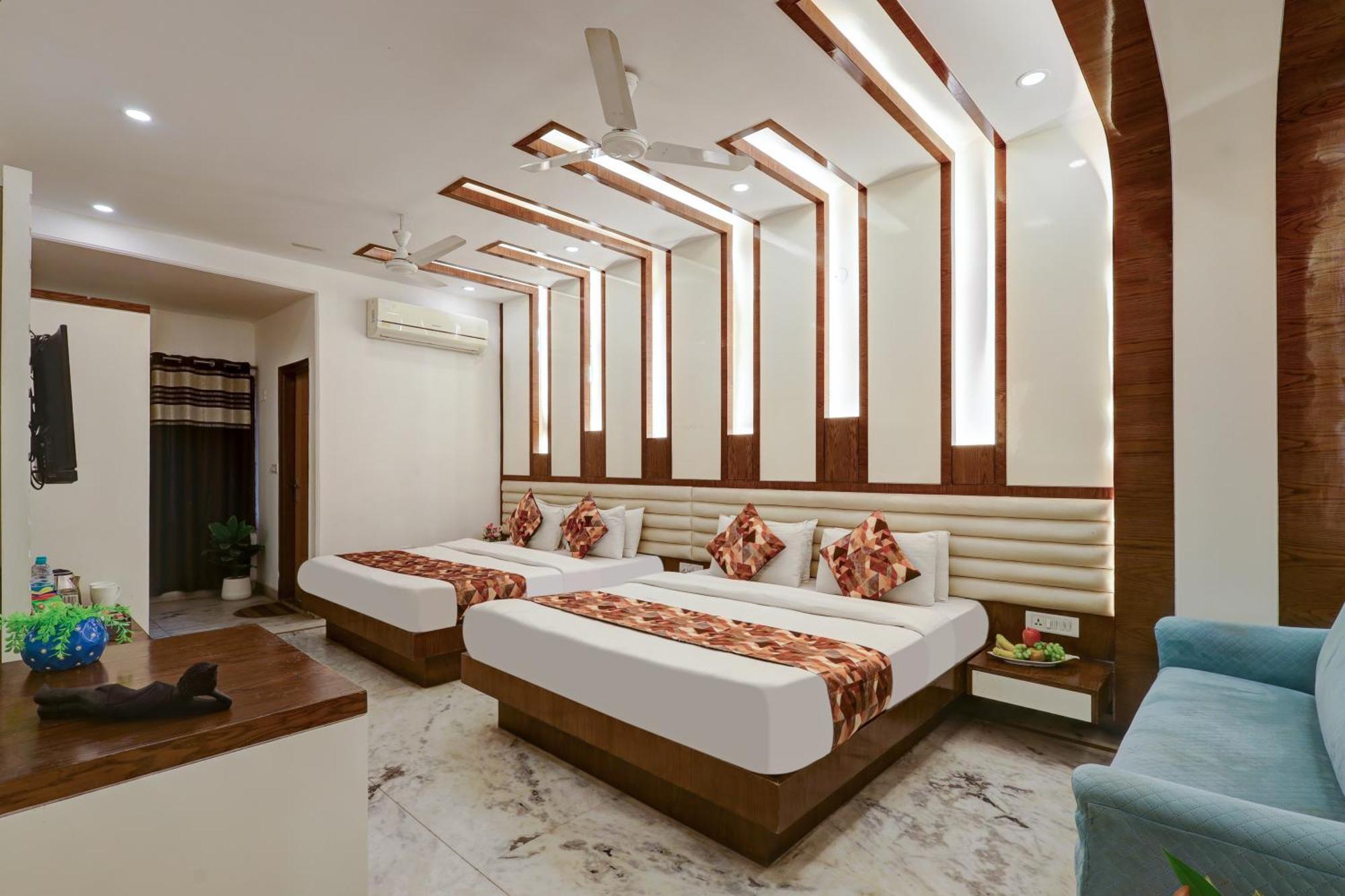 Hotel The Hindustan International - Traveller's Choice Award 2025 Of Winning